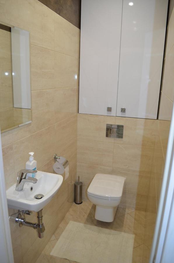 Apartment On Getmana Vigovskogo 49 Ровно Экстерьер фото